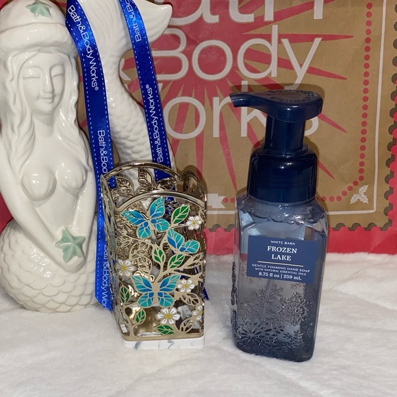 BATH AND BODY WORKS BUTTERFLY TOSS FOAMING HAND SOAP HOLDER & FROZEN LAKE SOAP - Picture 1 of 5